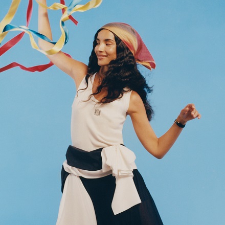 NET-A-PORTER-KR: 봄과 여름을 위한 분위기 설정