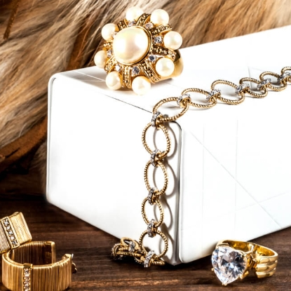 Saks Fifth Avenue: Jewelry Gift Card Event